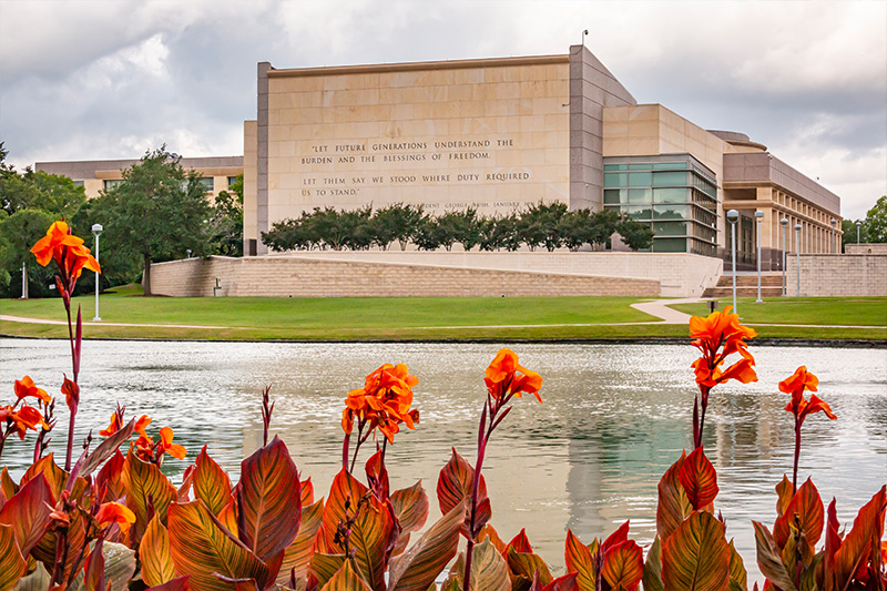 bush_library_quote_wall2