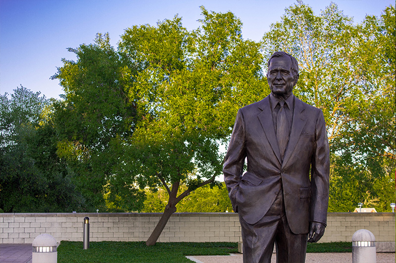 george_hw_bush_statue