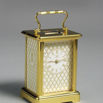 Table Clock with Lattice Design