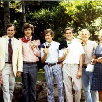 Doro, George, Jeb, Marvin, George W., Neil, and Barbara Bush pose for a family photo