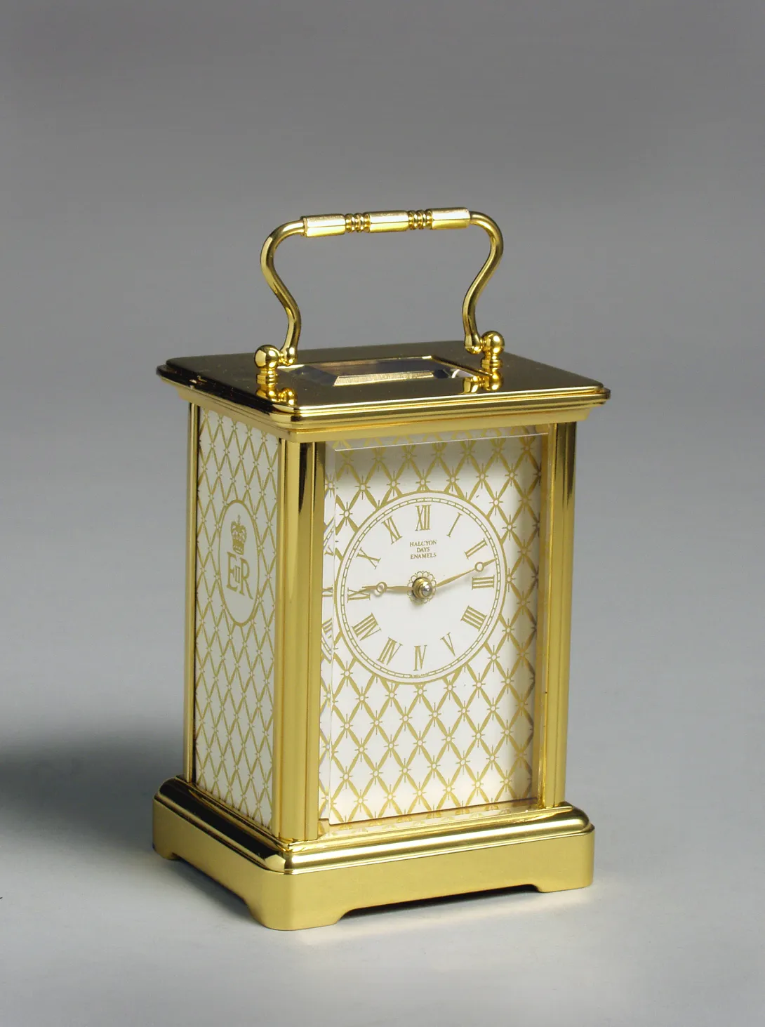 Table Clock with Lattice Design