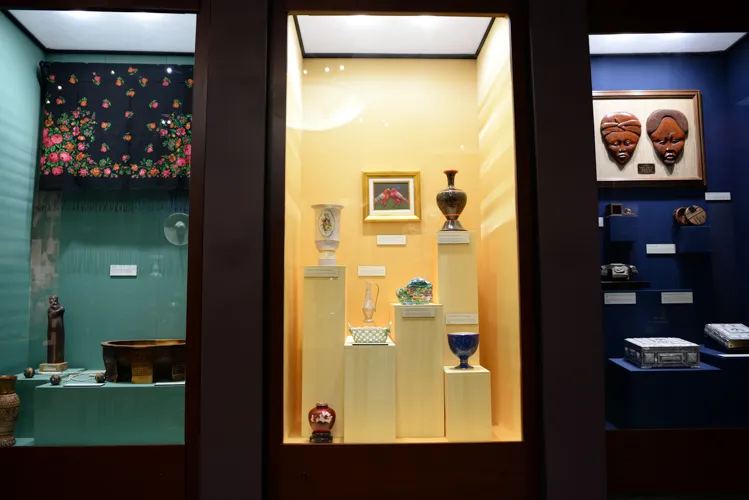 A closer look at the Gifts of State exhibit. Read about the origin of the numerous gifts presented during the Bush administration.