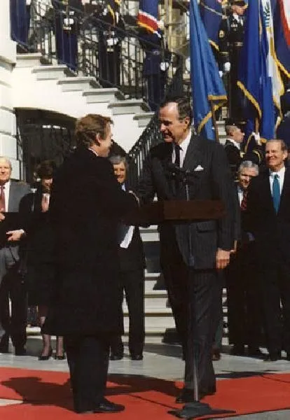 President Bush greets Czech President Vaclav Havel