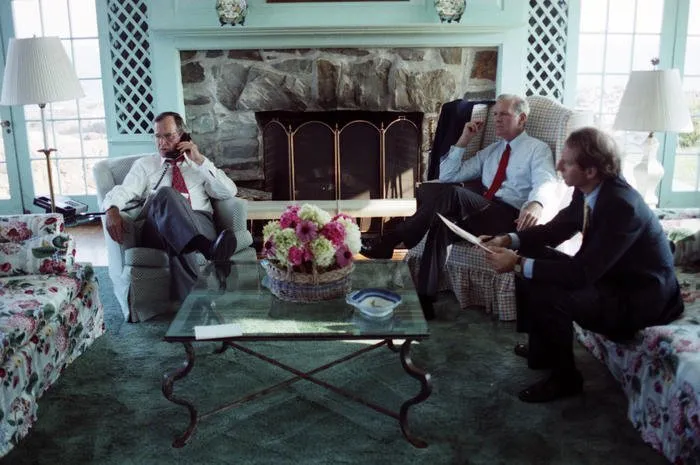 President Bush speaks to Egyptian President Hosni Mubarak via telephone, following a press conference regarding his meetings with King Hussein and F. M. Prince Saud Al-Faisal, in Kennebunkport, Maine