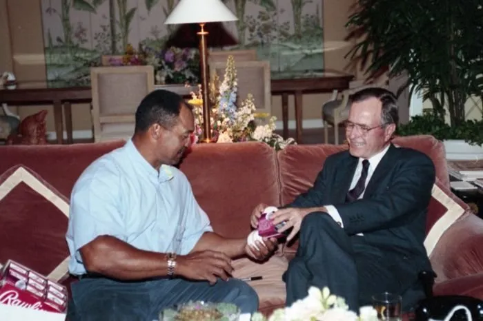 President Bush meets with Reggie Jackson