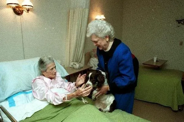 Barbara Bush and Millie visit retirement and nursing center