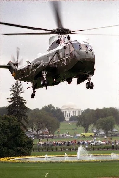 President Bush and Barbara Bush arrive on South Lawn upon returning from Whistlestop Campaign