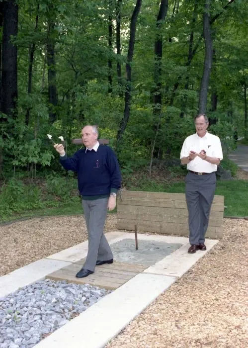 President Bush and Gorbachev pitch horseshoes at Camp David