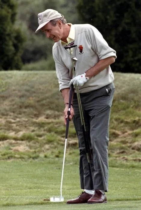 President Bush plays golf at Cape Arundel Golf Club, Kennebunkport, ME