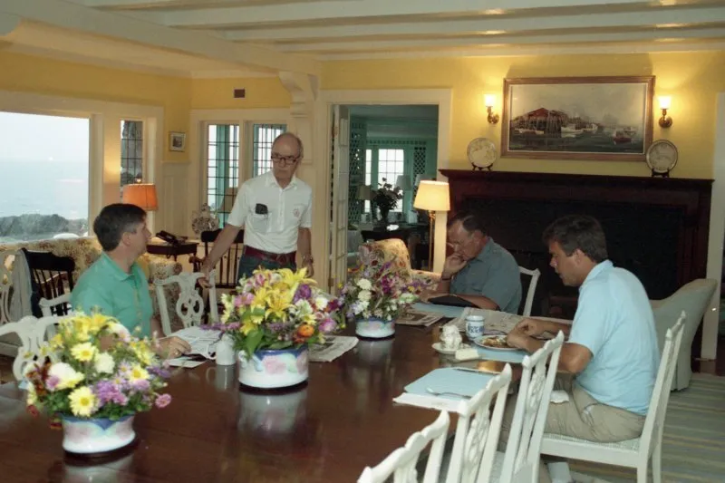President Bush meets with General Scowcroft and Andy Card at the dining room table