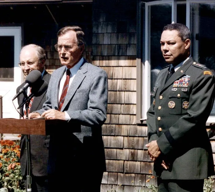 President Bush holds a press conference at Walker’s Point, Kennebunkport, Maine