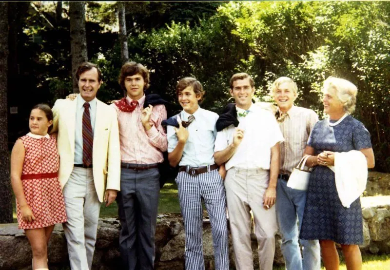 Doro, George, Jeb, Marvin, George W., Neil, and Barbara Bush pose for a family photo