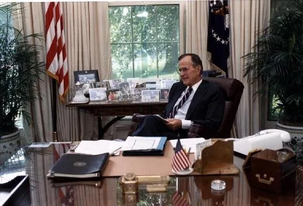 President Bush works in the Oval Office