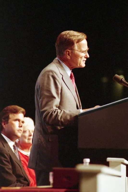 President Bush addresses the Beacon Council Annual Meeting, dias participants include Jeb and Bb