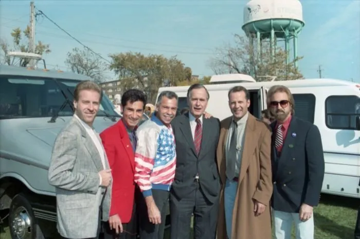 President Bush and Bruce Willis pose for a photo with the Oak Ridge Boys in Stongsville, OH
