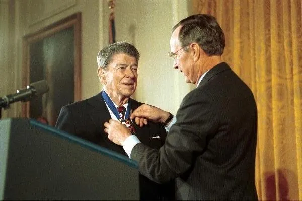 President Bush presents the Presidential Medal of Freedom to former President Ronald Reagan