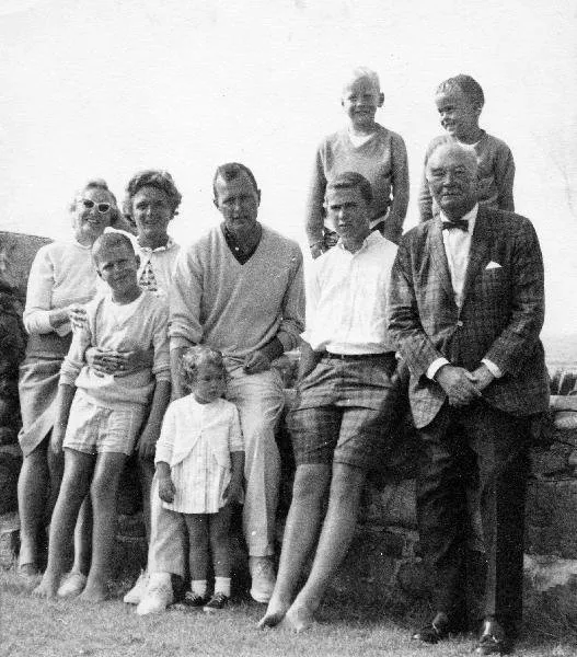 Willa Pierce, Barbara, Jeb, George, Doro, George W., Neil, and Marvin