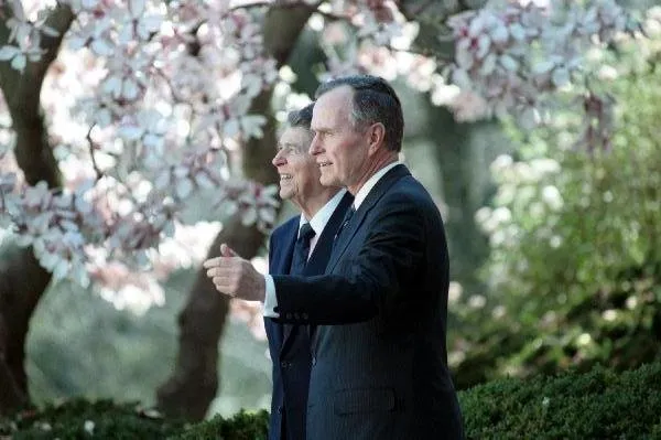 President Bush meets with Reagan at the White House