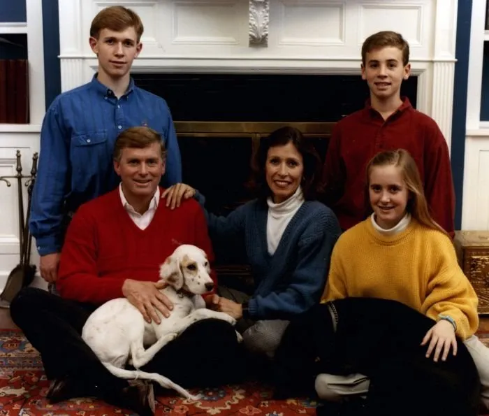 Vice President and Mrs. Quayle pose for a family portrait with their children, Tucker, Ben, and Corinne