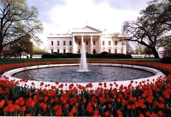 Flowers around the North Fountain of the White House