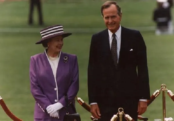 President Bush and Elizabeth II review troops