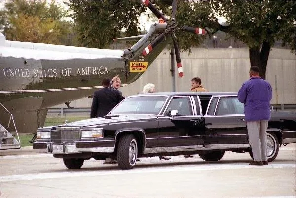 President Bush and Barbara Bush arrive at Pentagon Landing Zone upon returning from Camp David