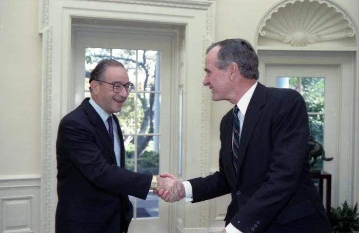 President Bush has lunch with Alan Greenspan