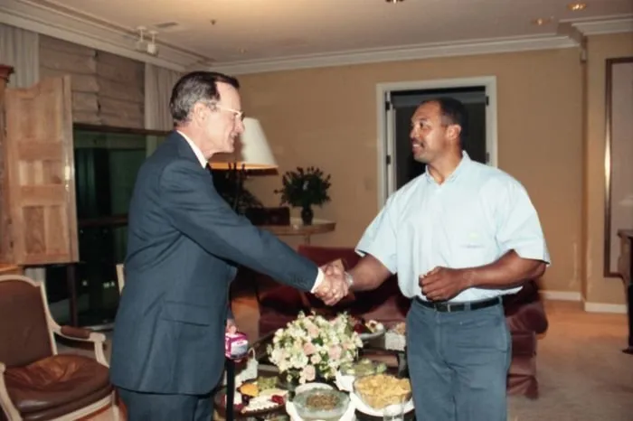 President Bush meets with Reggie Jackson