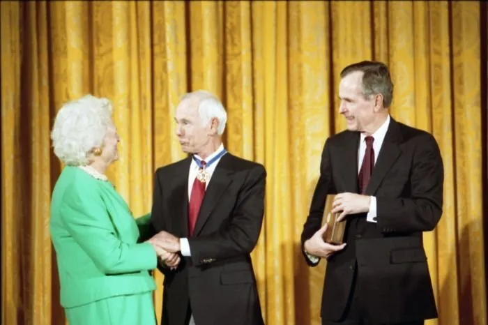 President and Mrs Bush award the Presidential Medal of Freedom to comedian Johnny Carson