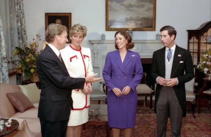 Vice President and Mrs. Quayle visit with Prince Charles and Princess Diana at the British Ambassador's residence the day following the Imperial Enthronement Ceremony for Emperor Akihito in Tokyo, Japan