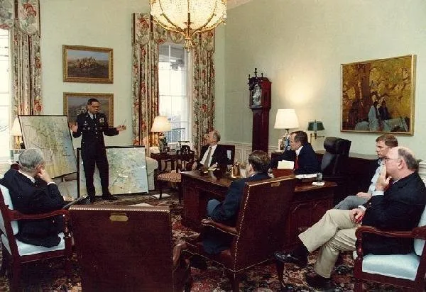 Powell gives breifing on progress of ground war