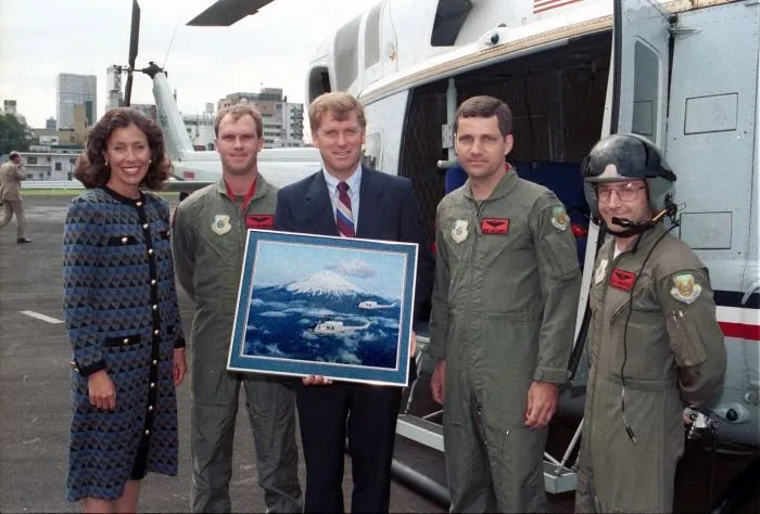 Vice President and Mrs. Quayle accept a painting of Mt. Fuji from military members at the Tama Hills Golf Course, Yokota Air Base, Japan