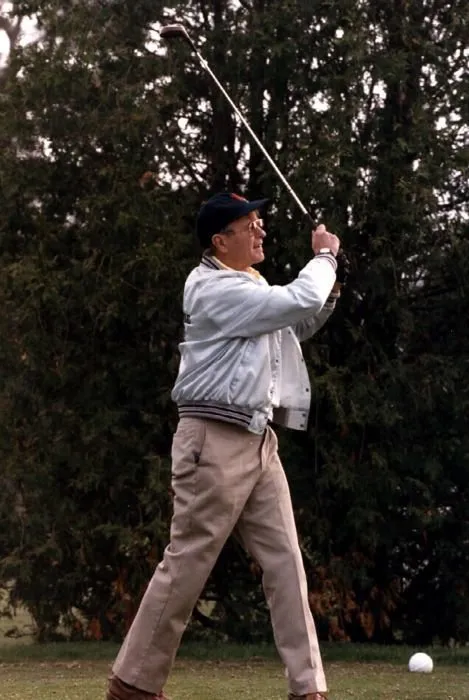 President Bush plays golf in Kennebunkport