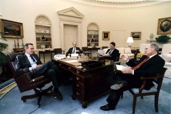 President Bush meets with Sec. Cheney, Sec. Skinner, and Gen. Scowcroft
