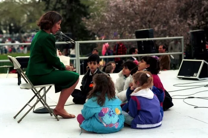 Marilyn Quayle reads to children at White House Easter celebration