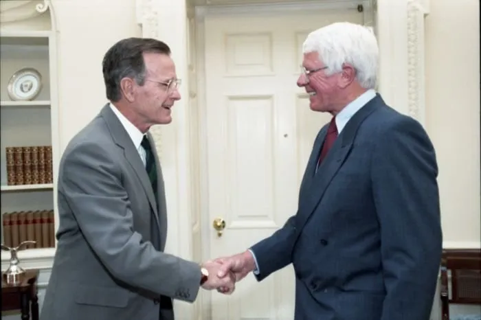 President Bush greets Actor Peter Graves in the Oval Office