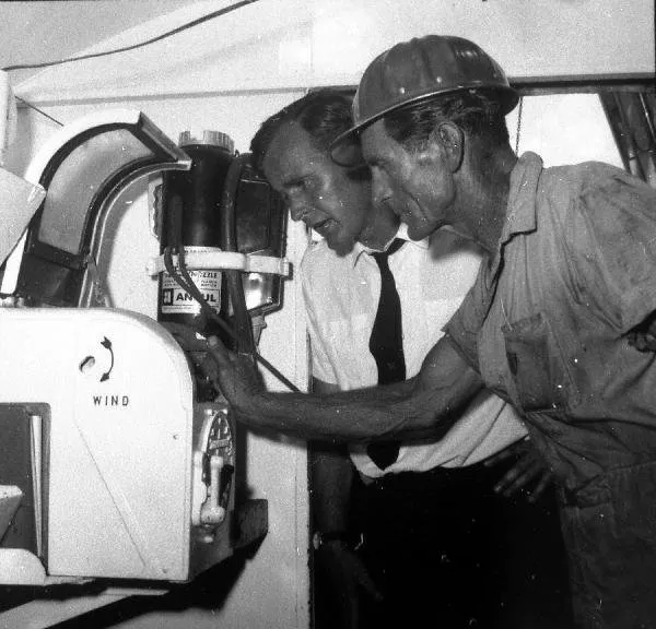 George Bush Examines Equipment on Oil Rig