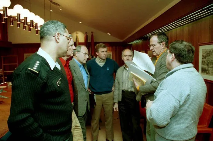 President Bush meets with Gen. Powell, James Baker, Richard Cheney, VP Quayle, Gen. Scowcroft, and Gov. Sununu