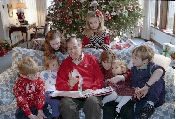 President Bush reads to grandchildren
