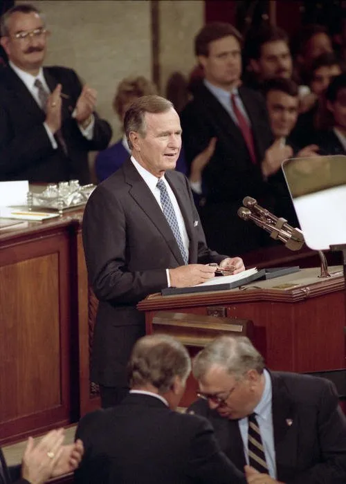 President Bush pauses for a round of applause during his address to a joint session of Congress regarding, Iran, Iraq, and the federal budget