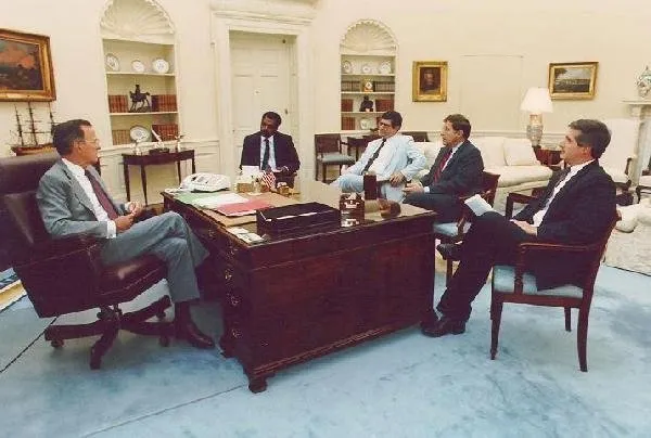 President Bush meets with Mcclure, Duberstein, Sununu, and Card in the Oval Office