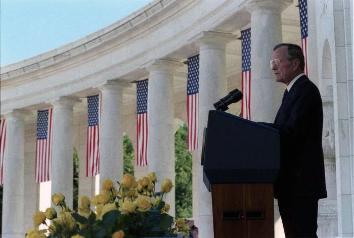 President Bush speaks at Arlington National Cemetery memorial service for Desert Storm Veterans