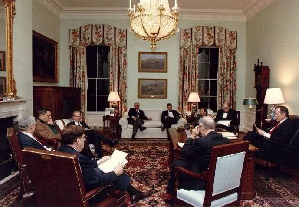 President Bush meets with Baker, Sununu, Gates, Scowcroft, Powell, Cheney, Fitzwater, Quayle and Haas