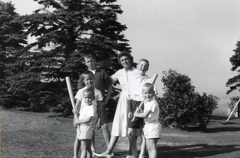 Marvin, Jeb, George W., Barbara Bush, relative Jamie, and Neil Bush with baseball bats