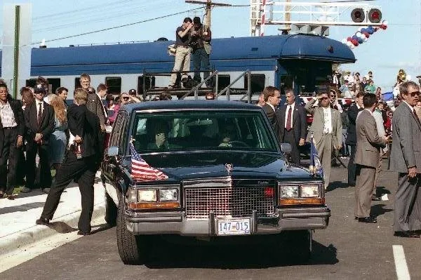 President Bush and Barbara Bush depart Grand Blanc, MI enroute to White House