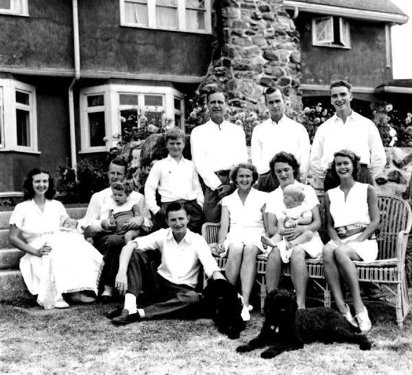 Silver Anniversary Photograph of Prescott Bush Family